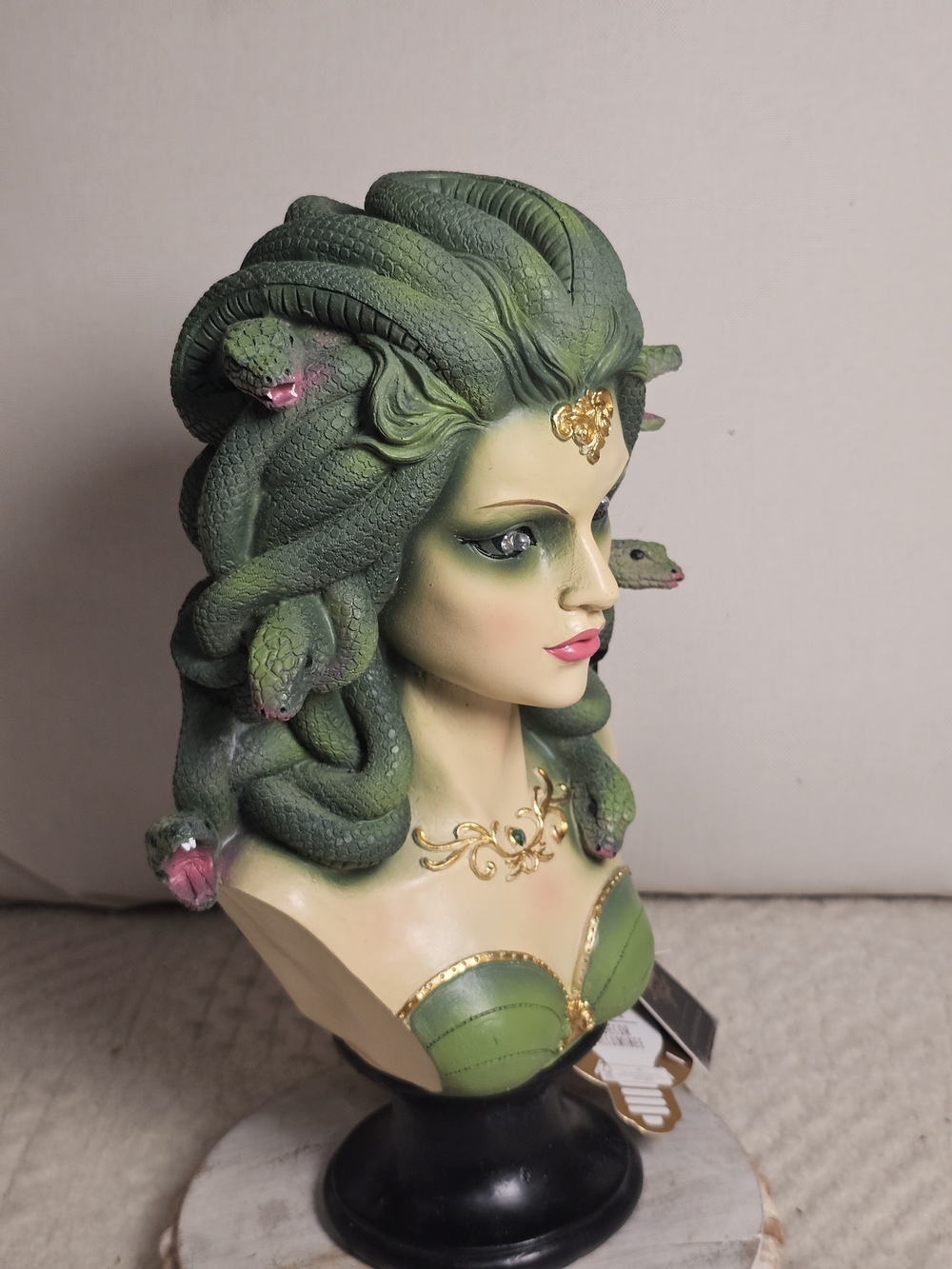 Medusa Bust Hair Sculpture - Green Decorative Hair Figurine Led Halloween - Picture 8 of 10